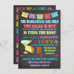 Chalkboard Mexicaanse Fiesta Bachelorette feest Kaart<br><div class="desc">en kleurrijke Mexicaanse Fiesta Bachelorette party Uitnodigingen met felle spandoeken,  leuke typografie,  een grote margarita en taco op een krijtbordachtergrond. Dus pak een koude drink en wat warme salsa met deze geweldige uitnodiging. Handgetekende illustratie van McBoobo.</div>