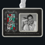 Chalkboard Mistletoe  Eerste Kerstfoto Verzilverd Omlijst Ornament<br><div class="desc">zwarte klokkenbordmistletoes, Love Peace Joy Kisses Ons eerste kerstfeest als Mr en Mrs., Red en Green, Vet en Colorful Modern Block Letters Typografie, Fotovakantieweddenschap Ornament. Ontworpen door: fat*fa*tin. Eenvoudig aan te passen met uw eigen tekst, foto of afbeelding. Voor douaneverzoeken, te contacteren gelieve vet*fa*tin direct. Aangepaste kosten zijn van toepassing...</div>