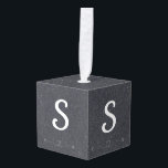 Chalkboard Monogram Blackboard Kersthart Decoratie<br><div class="desc">Chalkboard ontwerp kerstkubusornament met één monogram aan alle vier zijden.</div>