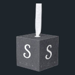 Chalkboard Monogram Blackboard Kersthart Decoratie<br><div class="desc">Chalkboard ontwerp kerstkubusornament met één monogram aan alle vier zijden.</div>