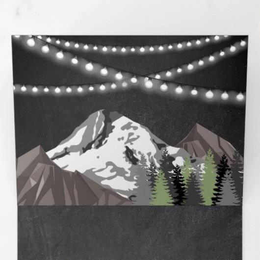 Chalkboard Mountain Forest String Lights Wedding Drieluik Uitnodiging (Binnenzijde eerst)