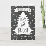 Chalkboard neef & familie Merry Christmas Kaart<br><div class="desc">Vrolijk Kerstfeest wenskaart voor uw neef en haar familie met rustieke krijtbordpatroon,  kerstboom en sneeuwvlokken. Wens de familie van je neef dit vakantieseizoen veel succes met dit stijlvolle wenskaart.</div>