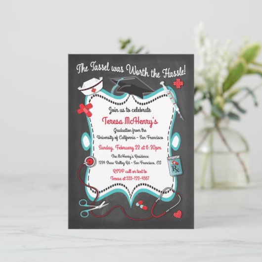 Chalkboard Nurse Medical Afstuderen Invitation Kaart (Staand voorkant)