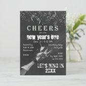 Chalkboard Oud en Nieuw Champagne Uitnodiging (Staand voorkant)