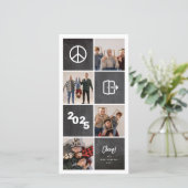 Chalkboard Peace Out 2024 Blokken 4 Fotocollage Feestdagenkaart (Staand voorkant)
