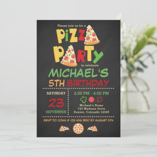 Chalkboard Pizza Party Verjaardag Uitnodiging (Staand voorkant)