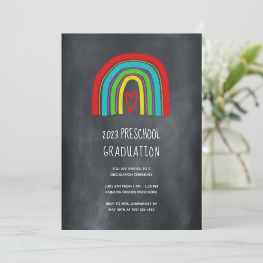 Chalkboard Rainbow Preschool Afstuderen Kaart (Staand voorkant)