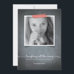 Chalkboard Red Washi Tape Holiday-fotokaart Feestdagenkaart<br><div class="desc">Deze superslanke uitnodiging voor het karton is uitsluitend voor Zazzle gemaakt en is perfect voor een nostalgische maar moderne seizoensgebonden groet. Gedrukte "washi"-tape in een rood accent op uw foto met witte scripttypografie op een achtergrond van het bord. Voeg een Zegel van de Vakantie van Envelopments van ons uitgebreide postage...</div>