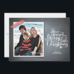 Chalkboard Red Washi Tape Script Holiday Card Feestdagenkaart<br><div class="desc">Deze superslanke uitnodiging voor het karton is uitsluitend voor Zazzle gemaakt en is perfect voor een nostalgische maar moderne seizoensgebonden groet. Gedrukte "washi"-tape in een rood accent op uw foto met witte scripttypografie op een achtergrond van het bord. Voeg een Zegel van de Vakantie van Envelopments van ons uitgebreide postage...</div>