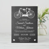 Chalkboard Retro Tandem Fiets Huwelijksuitnodiging Kaart (Staand voorkant)