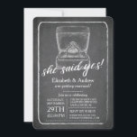 Chalkboard Ring Engagement Party Invitation Kaart<br><div class="desc">Een moderne krijtbord verlovingsfeest uitnodiging met een verlovingen ring in een doos op een zwarte krijtbord achtergrond. Trendy uitnodiging voor uw verloving diner. Flip onze ring verloving uitnodiging over om een bijpassende populaire krijtbord achtergrond te vinden voor een extra speciale touch.</div>