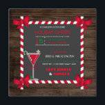 Chalkboard Rustic Wood Cocktail Holiday Party Kaart<br><div class="desc">Met snoeprietjes omhuld bord ziet u met hoekbogen en martini cocktail op een houten achtergrond.</div>