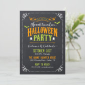 Chalkboard rustieke Spooktacular Halloween Party Kaart (Staand voorkant)