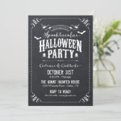 Chalkboard rustieke Spooktacular Halloween Party Kaart (Staand voorkant)