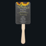 Chalkboard rustieke zonnebloemen chique bruiloft p handwaaier<br><div class="desc">Rustieke elegante bruiloft ceremonie programma hand fan sjabloon met zonnebloemen boeketten op een donkergrijze houtskool achtergrond.          Personaliseer het met uw gegevens!           Geschikt voor rustiek land | zomertuin of herfst herfst buiten bruiloften.</div>