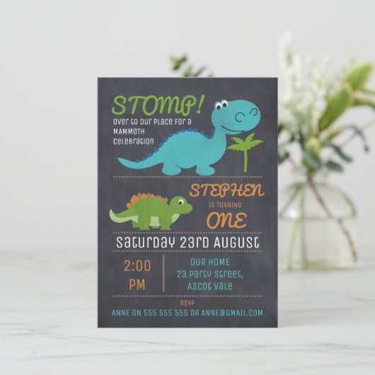 Chalkboard Schattigee Dinosaurussen Verjaardagsuit Kaart (Staand voorkant)