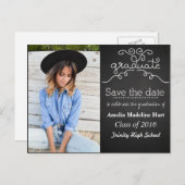 Chalkboard Script Afstuderen | De datum-foto opsla Briefkaart (Voorkant / Achterkant)