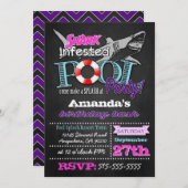 Chalkboard Shark Pool Party Birthday Invitations Kaart (Voorkant / Achterkant)