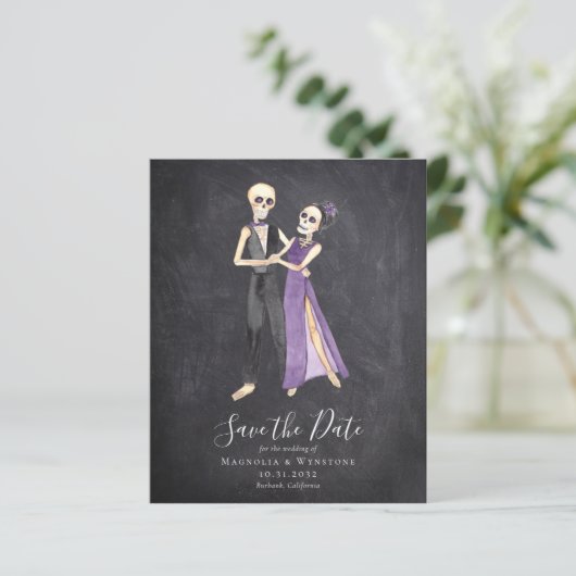 Chalkboard Skeleton Couple Halloween Save the Date (Staand voorkant)