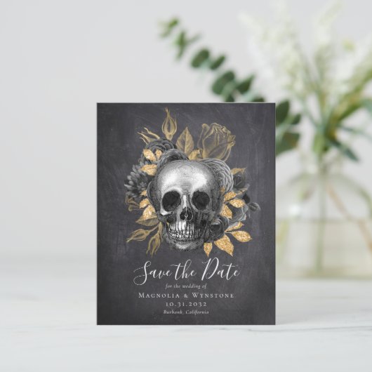 Chalkboard Skull Gold Halloween Save the Date (Staand voorkant)