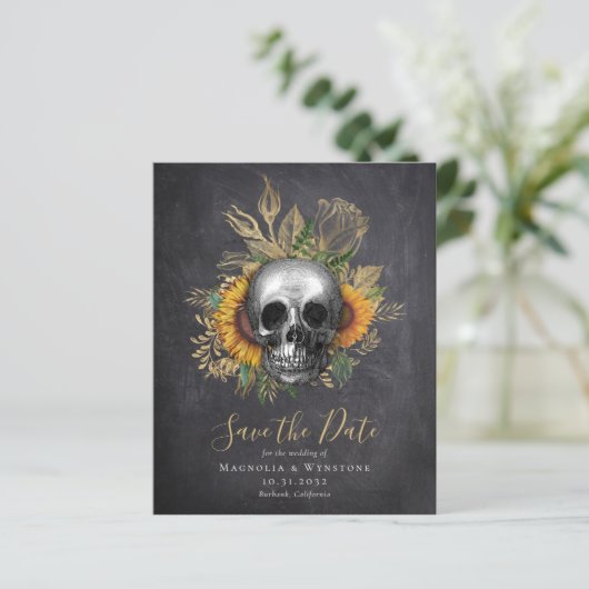 Chalkboard Skull Gothic Halloween Save the Date (Staand voorkant)