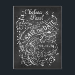 Chalkboard slaat de datum op Aankondigingskaart<br><div class="desc">Een elegant  ontwerp van het rolwerk met een achtergrond van het krijtbord.  Nodig uw gasten uit om hun kalender te markeren voor uw speciale trouwdag!  Klassiek en elegant scrollwerk zal een goede eerste indruk maken op je familie en vrienden.  Gefeliciteerd met je bruiloft!</div>