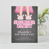 Chalkboard Slumber Pajama Birthday Uitnodiging (Staand voorkant)
