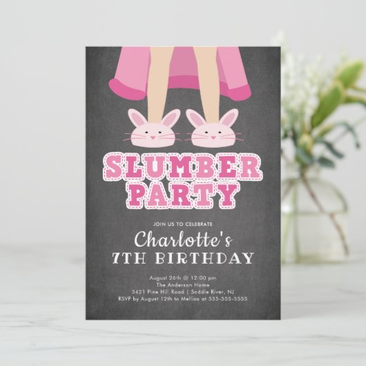 Chalkboard Slumber Pajama Birthday Uitnodiging (Staand voorkant)