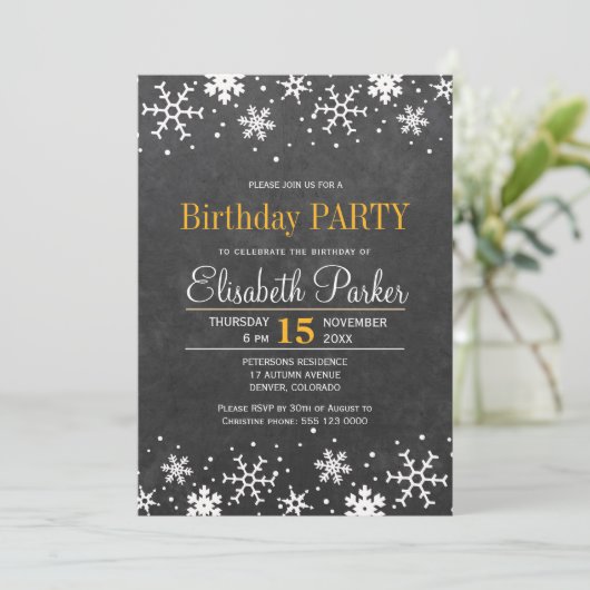 Chalkboard sneeuwvlokken rustieke verjaardagsfeest kaart (Staand voorkant)