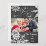 Chalkboard Snowflakes kerstfotokaart Feestdagenkaart<br><div class="desc">Maak van deze moderne chalkboardsnowflake een gepersonaliseerde kerstfotokaart van jou dit vakantieseizoen. Upload uw foto eenvoudig en gebruik de gegeven sjabloon om uw namen eenvoudig toe te voegen om deze kaart aan te passen. Familie en vrienden zullen graag een kerstfeestkaart ontvangen die als een mooie seizoenswens dient en deze vakantieperiode...</div>