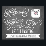 Chalkboard Social Media Hashtag | Weddenschap-deco Poster<br><div class="desc">Dit hashtag-teken zegt: "Help ons de liefde vast te leggen. Gebruik de hashtag... " met een plek waar u zich kunt personaliseren met uw eigen aangepaste hashtag, allemaal op een chalkboardachtergrond. Met getekende sociale mediapictogrammen voor uw gasten om uw speciale evenement met u te delen. De hulp vangt foto's van...</div>