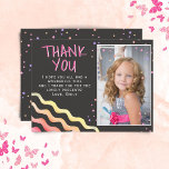 Chalkboard Stars Girl Birthday Foto Dank je Briefkaart<br><div class="desc">Chalkboard Stars Girl Birthday Foto Dank je Briefkaart. Bedankt voor je verjaardag met een foto en bedankt voor je vrienden en familie. Upload je foto en personaliseer de kaart met de naam van je kind. De kaart heeft kleurrijke sterren en golven aan de voorkant en de achterkant op een donkergrijze...</div>