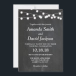 Chalkboard String Lights Huwelijksuitnodiging Kaart<br><div class="desc">Chalkboard String Lights Wedding Invitation. Zwart-wit schoolbord achtergrond. String Lights. Voor verdere aanpassing klikt u op de knop "Aanpassen" en gebruikt u onze ontwerptool om deze sjabloon te wijzigen.</div>