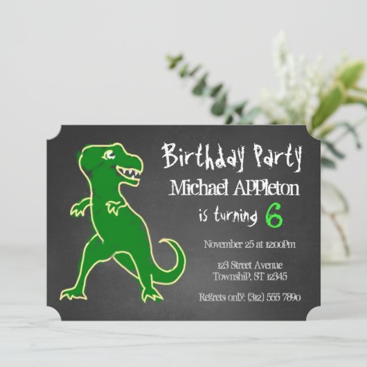 Chalkboard T-Rex Dinosaur Birthday Invitations Kaart (Staand voorkant)