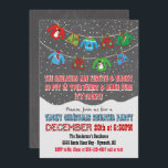 Chalkboard Tacky KerstSweater-uitnodigingen Kaart<br><div class="desc">Zo schattig! Gooi een leuk kerstfeest met een prettige kerstvakantie met een kleurrijke lelijke trui en vesten die op de kast hangen met een vallende sneeuw en leuke typografie op een achtergrond van een krijtbord. Met de hand getekende illustratie door McBooboo.</div>