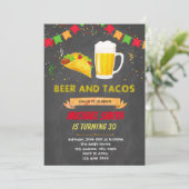 Chalkboard tacos beer verjaardagsuitnodiging kaart (Staand voorkant)