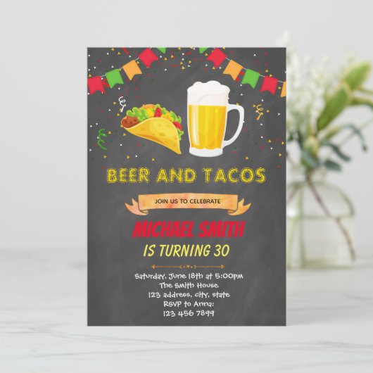 Chalkboard tacos beer verjaardagsuitnodiging kaart (Staand voorkant)