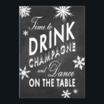 Chalkboard Time to Drink Champagne Holiday Invite Kaart<br><div class="desc">Een sneeuwvlokken pikt deze leuke en flirte feestelijke feestelijke uitnodiging,  op een krijtbordachtergrond. Als extra coördinerende punten voor uw gebeurtenis nodig zijn,  enkel contacteer ons in prettyfancyinvites@gmail.com met uw verzoek.</div>