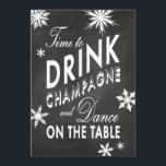 Chalkboard Time to Drink Champagne Holiday Invite Kaart<br><div class="desc">Een sneeuwvlokken pikt deze leuke en flirte feestelijke feestelijke uitnodiging,  op een krijtbordachtergrond. Als extra coördinerende punten voor uw gebeurtenis nodig zijn,  enkel contacteer ons in prettyfancyinvites@gmail.com met uw verzoek.</div>
