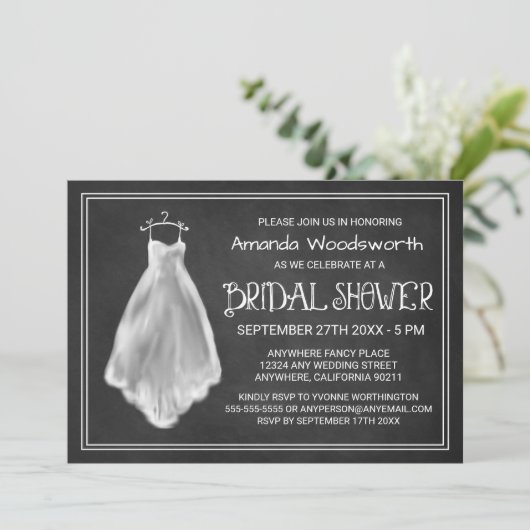 Chalkboard trouwjurk bruids douche uitnodigingen (Staand voorkant)