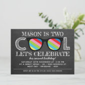 Chalkboard twee kool van twee jaar oude verjaardag kaart (Staand voorkant)