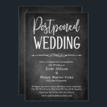 Chalkboard Typography Postponed Wedding Kaart<br><div class="desc">In dit ontwerp heb ik een paar compatibele lettertypen gebruikt om een afbeelding te creëer die "Uitgestelde bruiloft" leest, gecentreerd en vet aan de bovenkant. Er verschijnt vervolgens een uitgebreide rand om deze kop van het lichaam te scheiden. Onder de rand staan de sjabloon velden die u gebruikt om uw...</div>