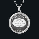 Chalkboard Typography Weddings Zilver Vergulden Ketting<br><div class="desc">Chalkboard  Modern Mr. en Mrs Chalkboard Wedding Invitations Sweet and sassy chalkboard weddings Chalkboard Modern  Typography Invitations Sweet and sassy chalkboard weddings Wedding Party T-shirts</div>