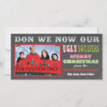 Chalkboard Ugly KerstSweater Photo Card Feestdagenkaart<br><div class="desc">Super grappig Chalkboard Ugly KerstSweater-fotokaart met leuke lettertypen op een bord of een zwarte achtergrond. Vervang gewoon de foto die je met je familiefortret laat zien en pas deze aan. H</div>