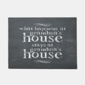 Chalkboard Wat er gebeurt in oma's House Deurmat (Voorkant)