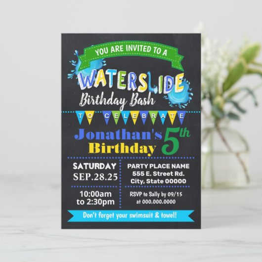 Chalkboard Waterslide verjaardagsfeest blauw Kaart (Staand voorkant)