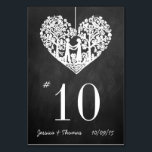 Chalkboard-weddenschapstabel nummer hangende hartb kaart<br><div class="desc">Deze trouwtafel-nummerkaarten hebben een romantische hangende boom, en binnenkort zijn ze man en vrouw, die in de vorm van een hart gekerfd is. De het effect achtergrond van het karton maakt deze kaarten van het lijstaantal perfect voor om het even welk paar dat een kerkelijke moderne bruiloft plant. Deze tabelnummerkaarten...</div>