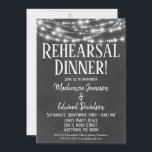 Chalkboard Wedding Rehearsal Dinner Invitation Kaart<br><div class="desc">Een leuke uitnodiging voor een zwart-witherrepetitie met gloeiende lampen bovenaan.</div>