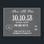Chalkboard Wedding Save the Date Briefkaart<br><div class="desc">Hier is een leuk grafisch ontwerp met een zwarte en grijze achtergrond. Ideaal voor het opslaan van de datum, herinneringen, uitnodigingen, benoemingen, e-mails en nog veel meer. Gebruik dit voor bruiloften, verlovingen, afstuderen, fundraisers, verjaardagen, verjaardagen en allerlei speciale gelegenheden. Chalk Heart kan worden verwijderd. De stijlen van de doopvont kunnen...</div>