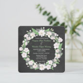 Chalkboard White Floral Wreath Wedding Invitation Kaart (Staand voorkant)